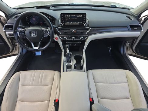 Used 2018 Honda Accord Touring image 13