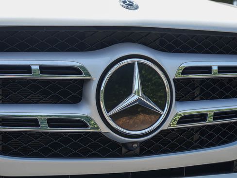 Used 2021 Mercedes-Benz GLS 450 4MATIC image 10