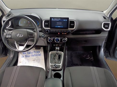 Used 2024 Hyundai Venue SEL image 24