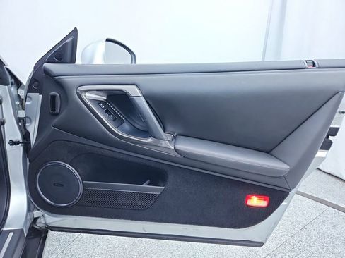 Used 2010 Nissan GT-R Premium image 32