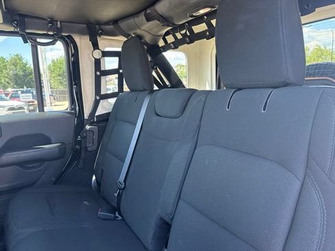 Used 2019 Jeep Wrangler Unlimited Sahara AWD/4WD image 12