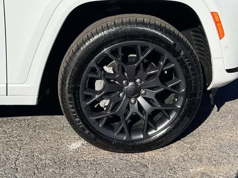 Used 2023 Jeep Grand Cherokee L Summit w/ High Altitude Package image 7