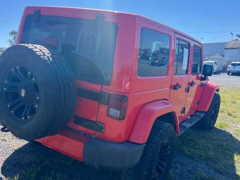 Used 2013 Jeep Wrangler Unlimited Sahara w/ Dual Top Group AWD/4WD image 4