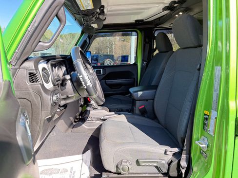 Used 2025 Jeep Gladiator Sport image 11