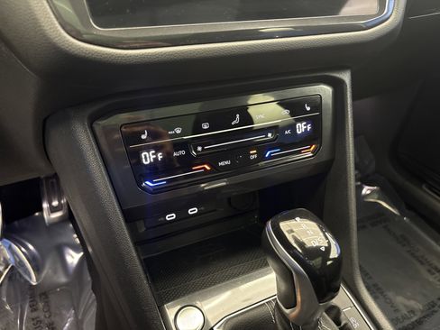 Used 2022 Volkswagen Tiguan SE R-Line FWD image 21
