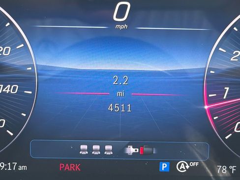 Used 2026 Mercedes-Benz GLC 300 4MATIC image 4