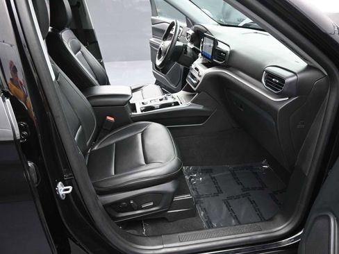 Used 2023 Ford Explorer XLT w/ Equipment Group 202A image 16