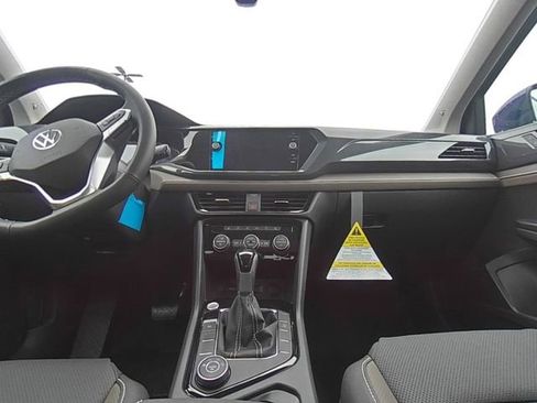 Used 2024 Volkswagen Taos SEL image 17