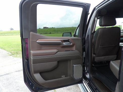 Used 2024 GMC Sierra 1500 Denali w/ Technology Package AWD/4WD image 9