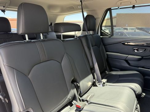 Used 2025 Honda Pilot Touring image 41