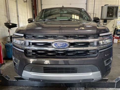 Used 2024 Ford Expedition Limited AWD/4WD image 19