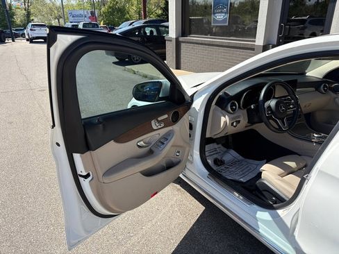 Used 2019 Mercedes-Benz C 300 Sedan image 8