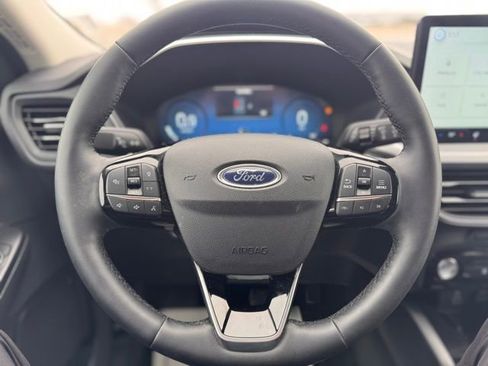 Used 2025 Ford Escape Platinum image 9