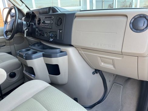 Used 2009 Ford E-350 and Econoline 350 XL image 40