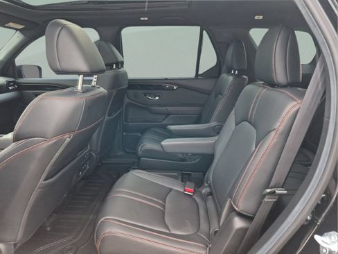 Used 2025 Honda Pilot TrailSport image 17