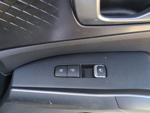 Used 2022 Kia Sorento S FWD image 33