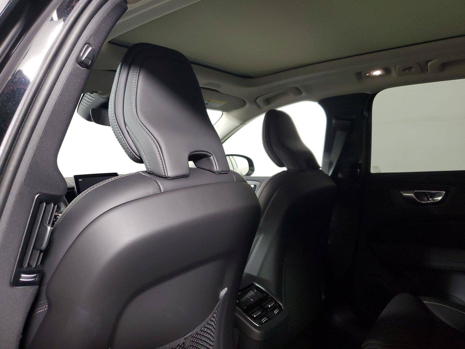 Used 2027 Volvo XC60 B5 Ultra AWD/4WD image 14