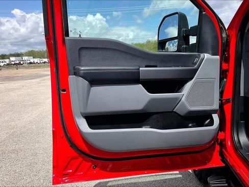Used 2025 Ford F350 XLT image 15