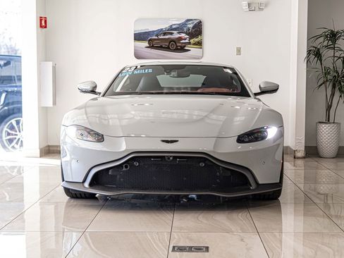 Used 2023 Aston Martin V8 Vantage Coupe RWD image 2