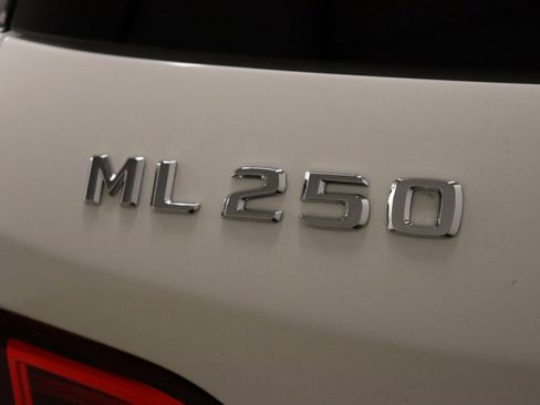 Used 2015 Mercedes-Benz ML 250 BlueTEC 4MATIC image 39