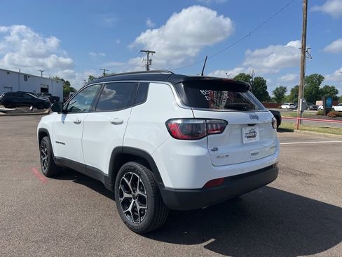 Used 2025 Jeep Compass Limited AWD/4WD image 5