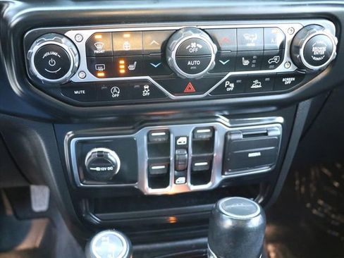 Used 2022 Jeep Gladiator Overland image 24