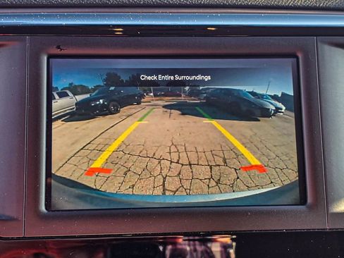 Used 2023 Chrysler Voyager LX FWD image 15