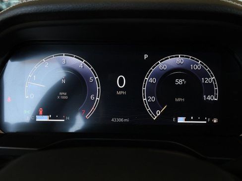 Used 2023 Jeep Grand Cherokee Limited w/ Black Appearance Package AWD/4WD image 24
