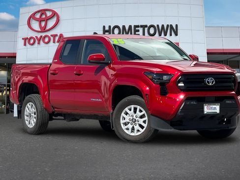Used 2025 Toyota Tacoma SR5 image 2