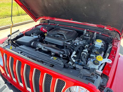 Used 2019 Jeep Wrangler Unlimited Sahara w/ Safety Group AWD/4WD image 25