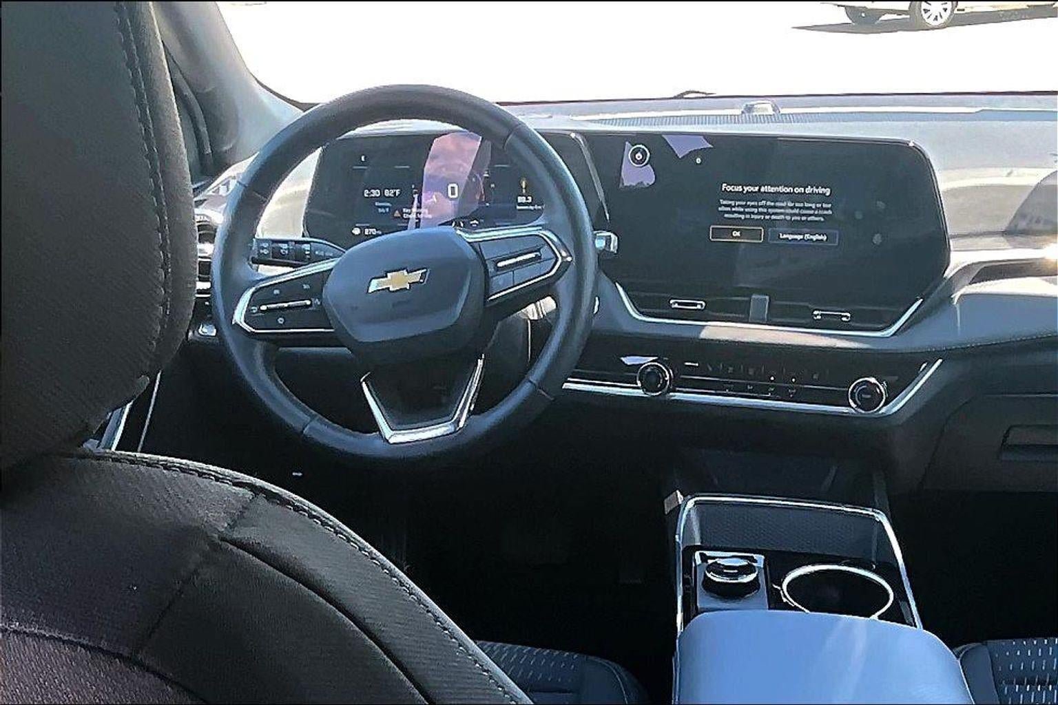 Used 2026 Chevrolet Equinox LT FWD image 3