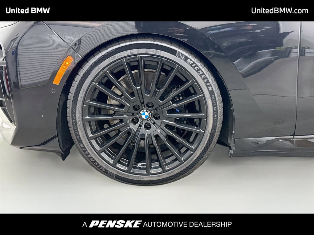 Used 2025 BMW i7 xDrive60 w/ Executive Package AWD/4WD image 9