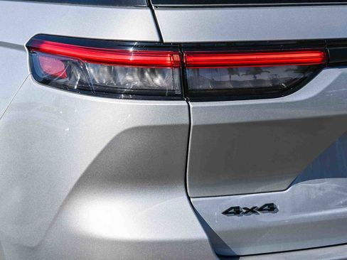 New 2025 Jeep Grand Cherokee Altitude image 7