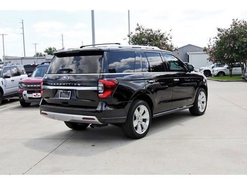 Used 2023 Ford Expedition Platinum RWD image 4
