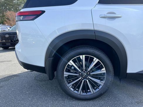 New 2026 Nissan Pathfinder Platinum image 12