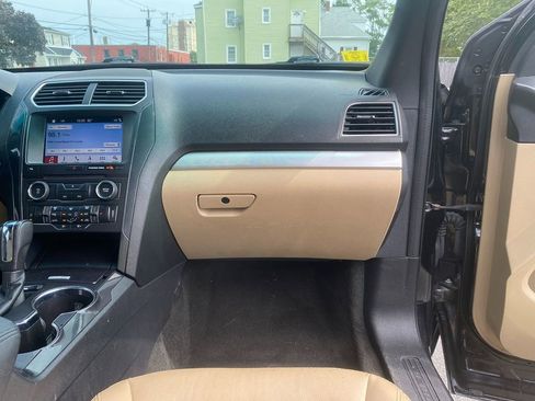 Used 2017 Ford Explorer XLT w/ Equipment Group 202A image 28