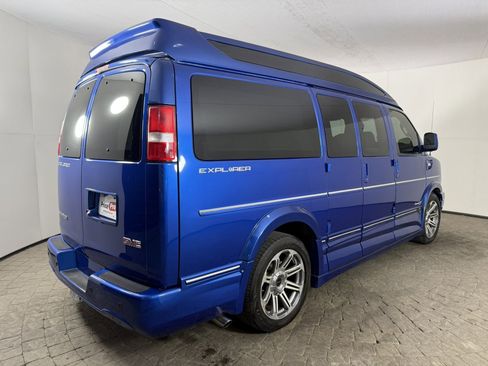 Used 2018 GMC Savana 2500 w/ Enhanced Convenience Package RWD image 9