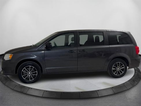 Used 2019 Dodge Grand Caravan SE w/ UConnect Hands-Free Group image 8