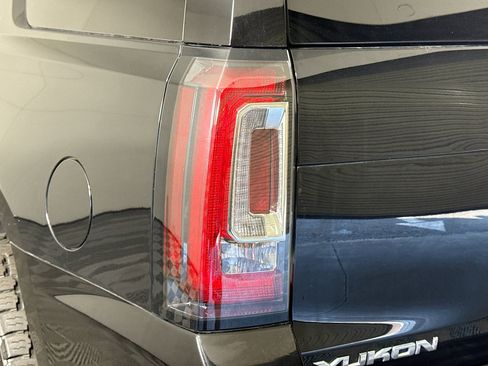 Used 2017 GMC Yukon SLT image 36