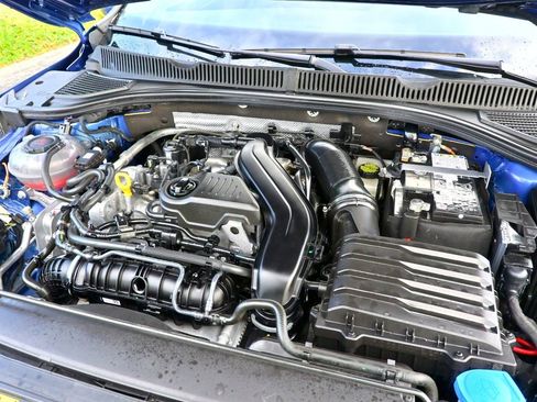 Used 2024 Volkswagen Jetta SE w/ Panoramic Sunroof Package image 29