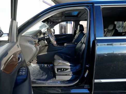 Used 2020 Cadillac Escalade Luxury image 18