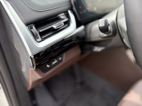 Used 2025 BMW X1 xDrive28i w/ Convenience Package image 16