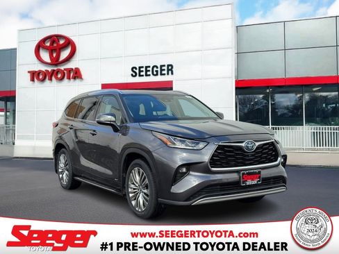 Used 2022 Toyota Highlander Platinum image 1