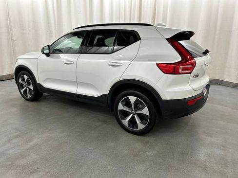 Used 2024 Volvo XC40 B5 Plus w/ Climate Package AWD/4WD image 3