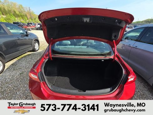 Used 2025 Chevrolet Malibu LT FWD image 14