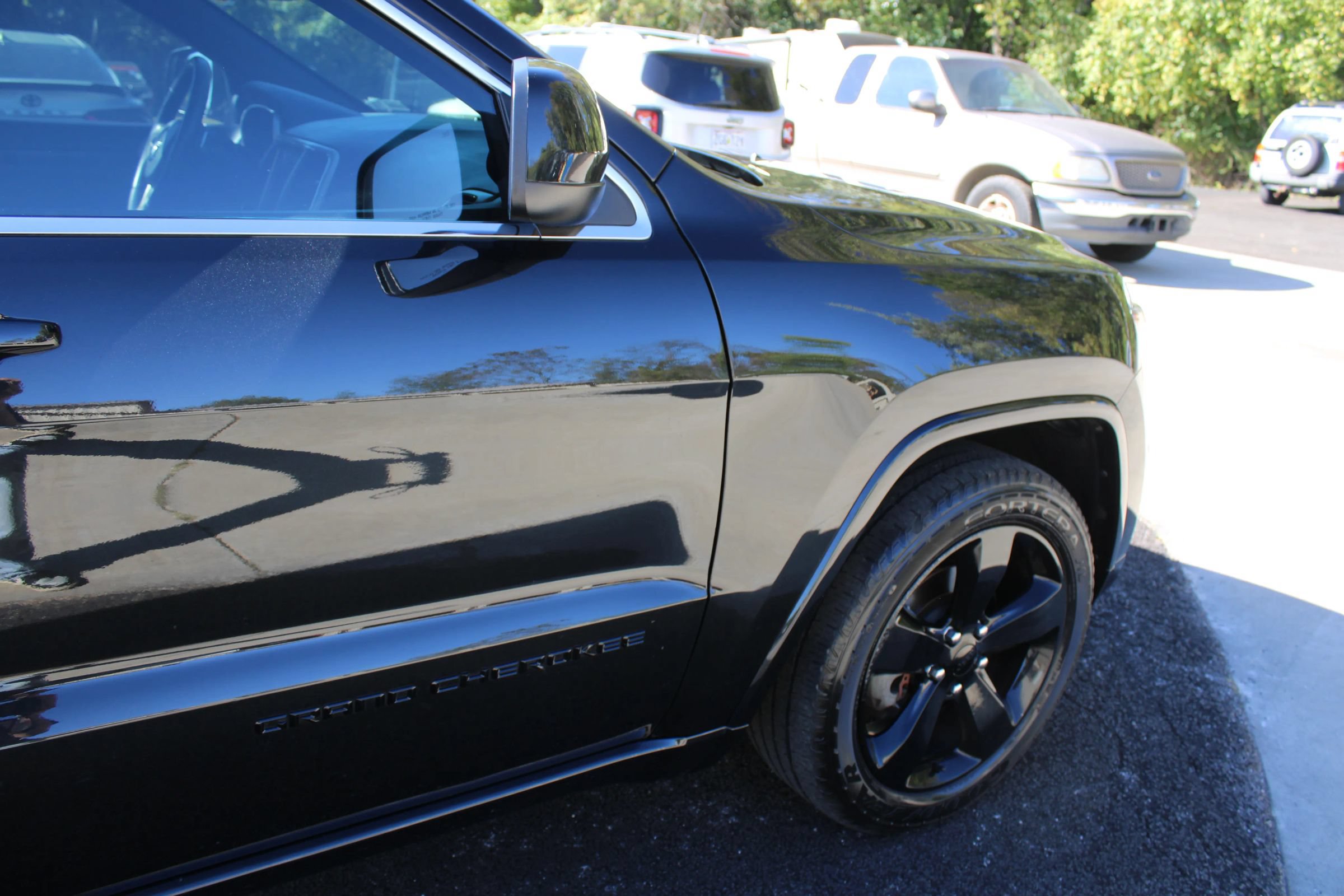 Used 2015 Jeep Grand Cherokee Laredo AWD/4WD image 10