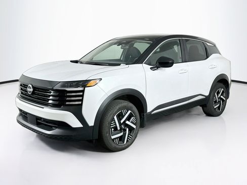 Used 2025 Nissan Kicks SV FWD image 3
