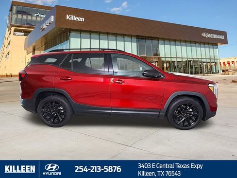 Used 2023 GMC Terrain SLT w/ Elevation Edition image 9