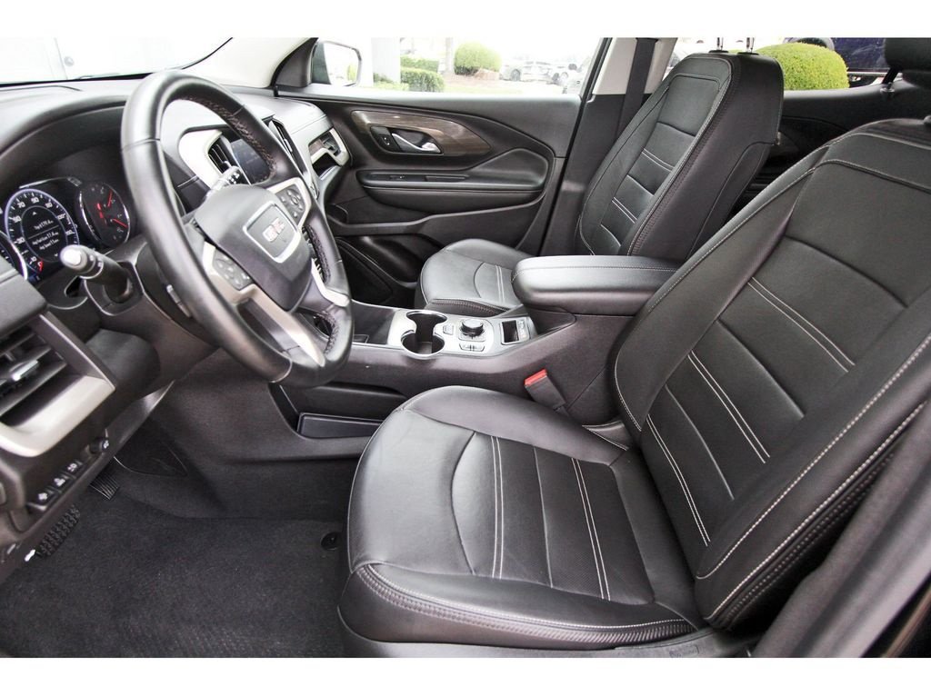 Used 2024 GMC Terrain Denali w/ Denali Premium Package AWD/4WD image 6
