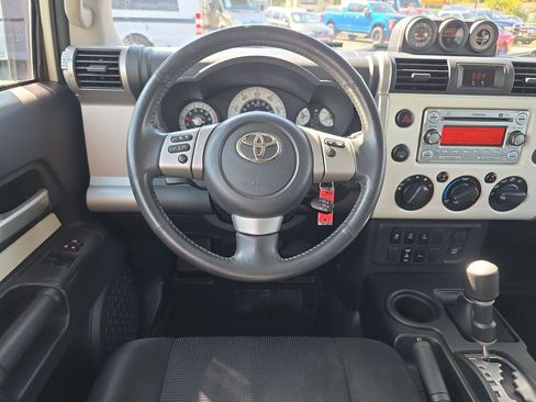 Used 2014 Toyota FJ Cruiser 4WD image 6